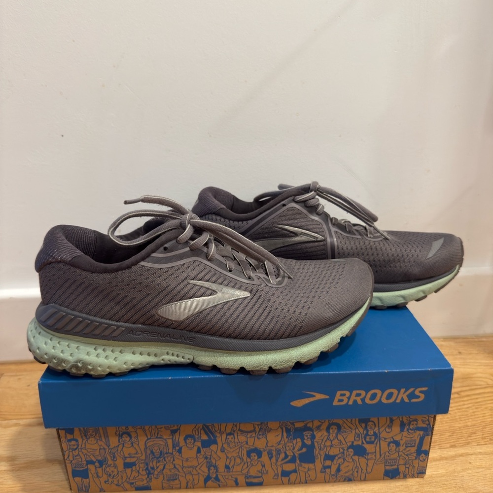 Women’s Gray Running Shoes | BROOKS ADRENALINE